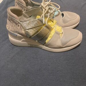 Stylish Beige and Gold Women's Sneakers